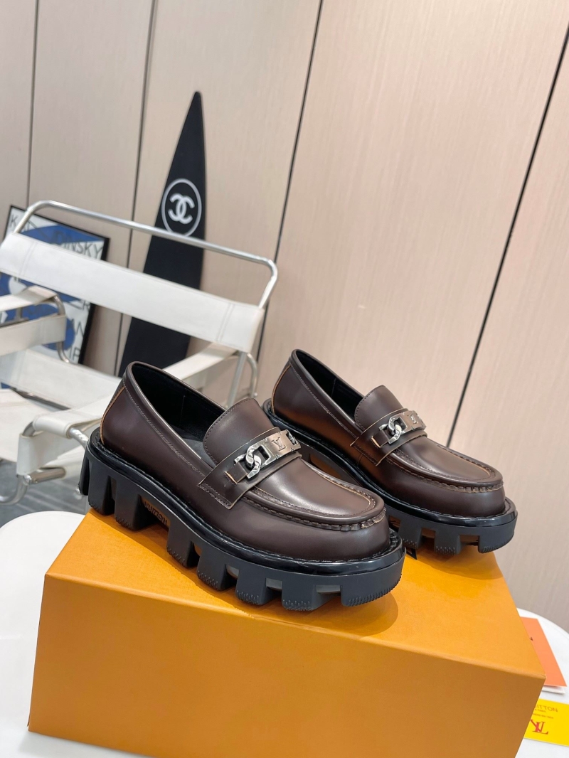 l0vis Vvtt0n loafers